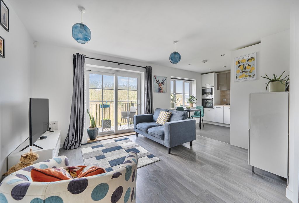 Property photo 2 of 16 1408440-7-698B35c...