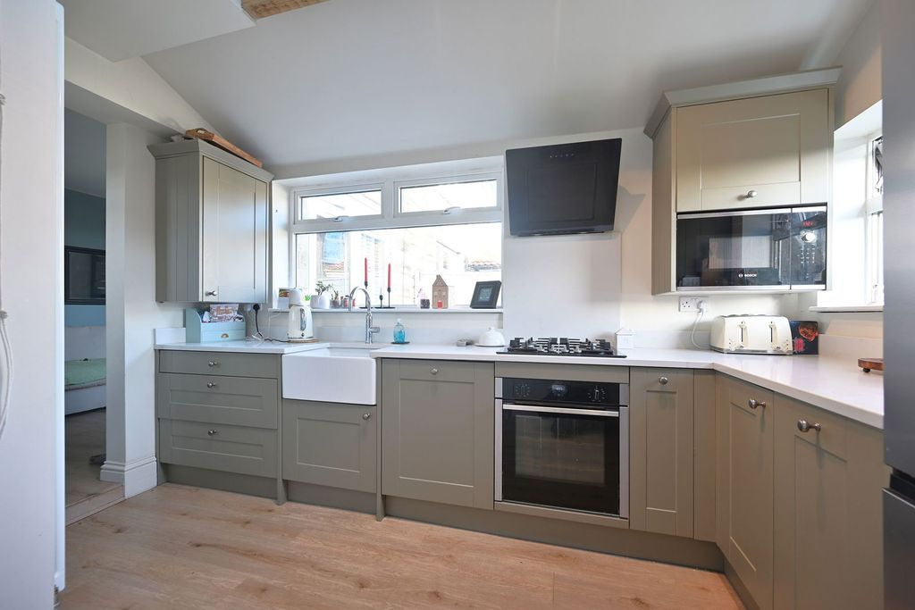 Property photo 3 of 25