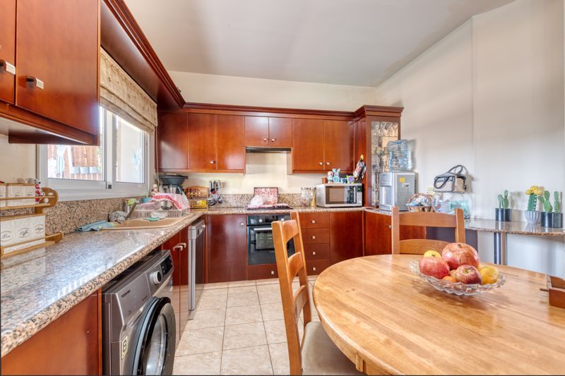 Property photo 3 of 24 Kitchen