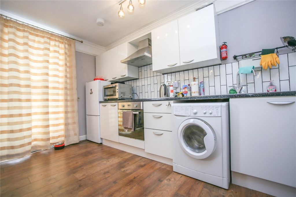 Property photo 3 of 12 Picture No. 06