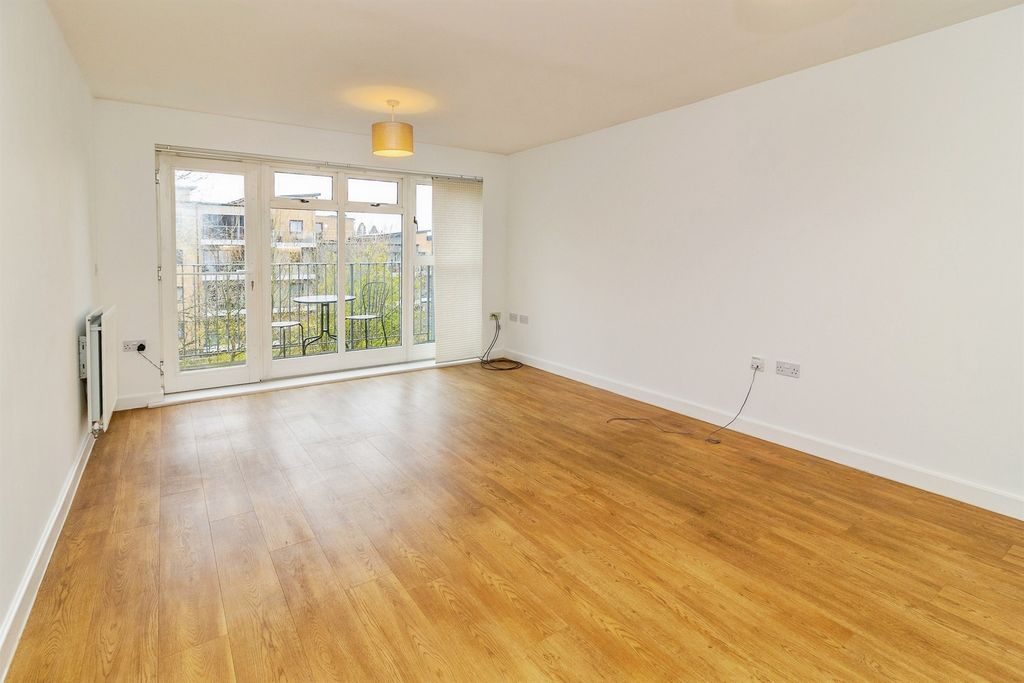 Property photo 2 of 21