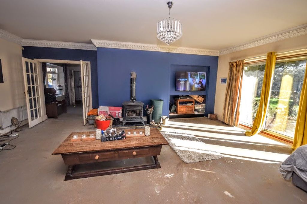 Property photo 3 of 5