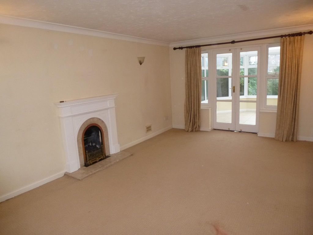 Property photo 2 of 7 Living Room