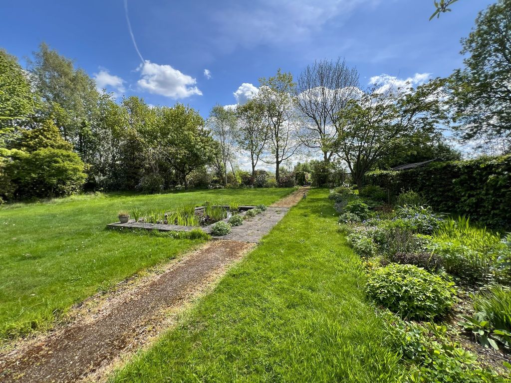 Property photo 2 of 40 Back Garden 2