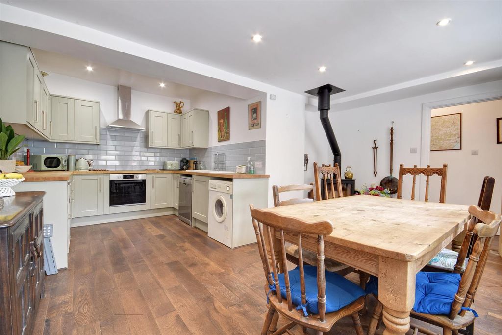Property photo 2 of 36
