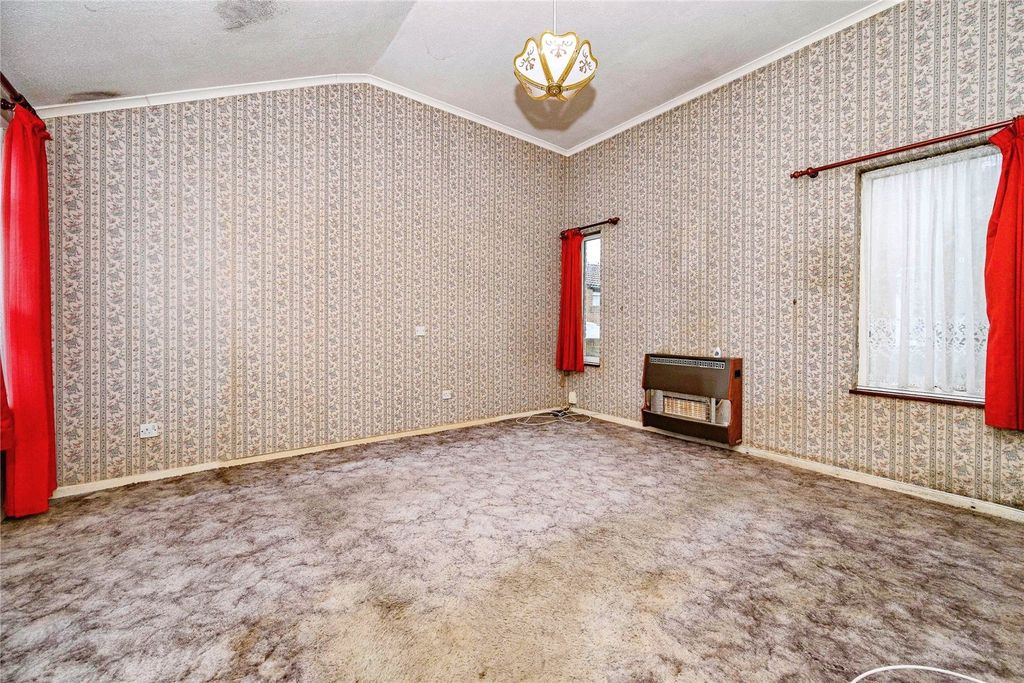 Property photo 3 of 15 Lounge