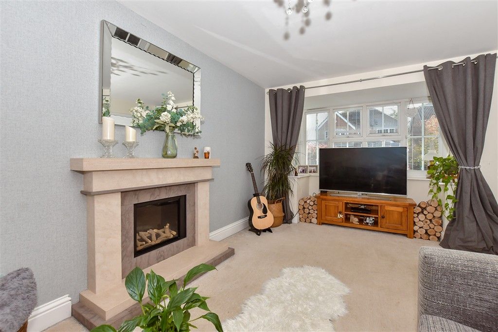 Property photo 1 of 15 Lounge