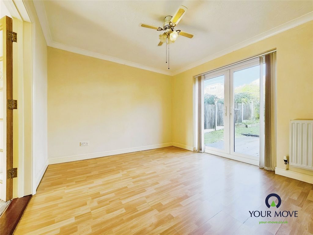 Property photo 3 of 10 Dining Room