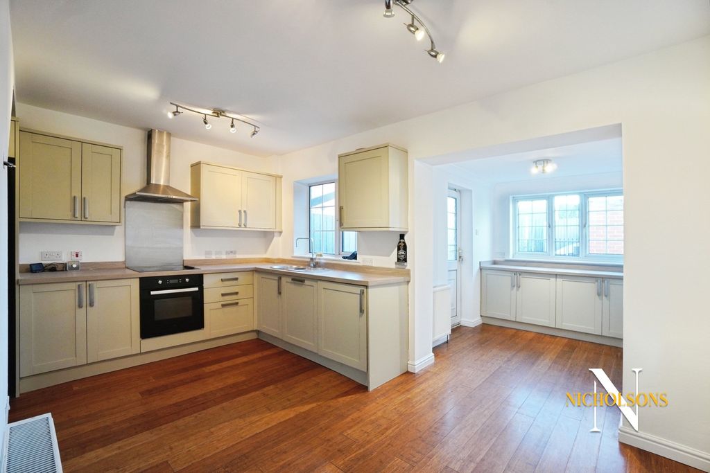 Property photo 2 of 15 4544512