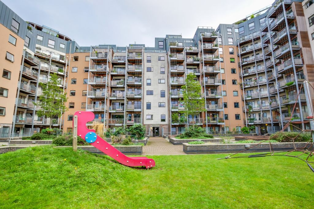 Property photo 1 of 18 External