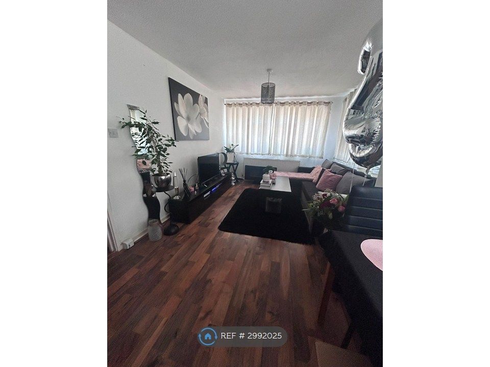 Property photo 1 of 6 Living Room With Duel Aspect Windows