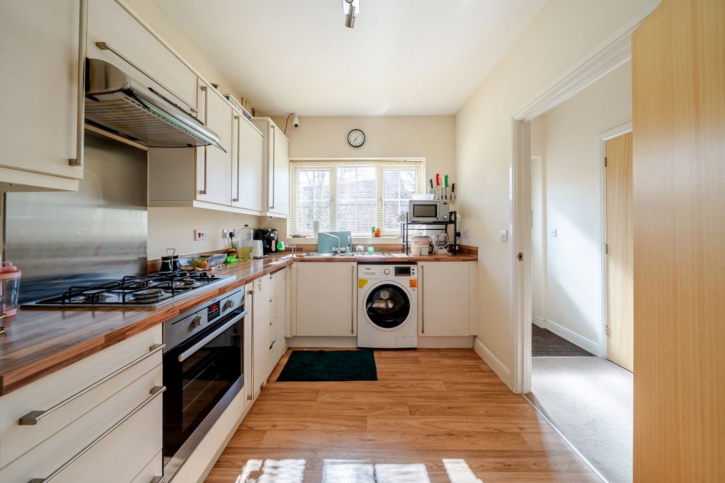 Property photo 3 of 19 Kitchen