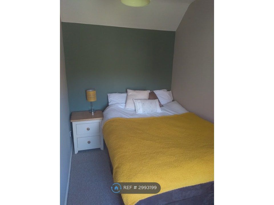 Property photo 3 of 10 Bedroom 2