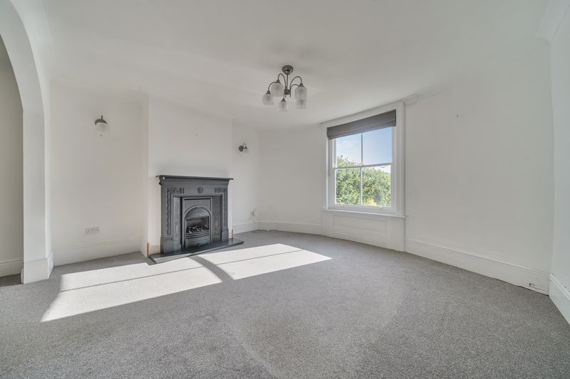 Property photo 2 of 21 Lounge