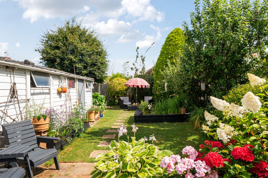 Property photo 2 of 18 Garden