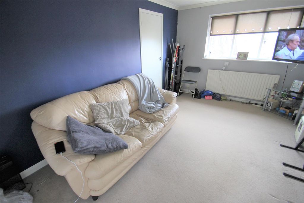 Property photo 2 of 5 Lounge (2).Jpg