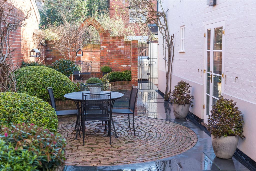 Property photo 2 of 26 Picture No. 25