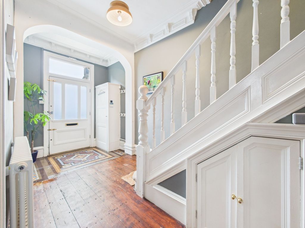 Property photo 3 of 32