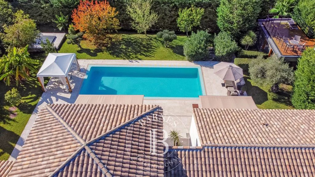 Property photo 2 of 13 Swimming Pool