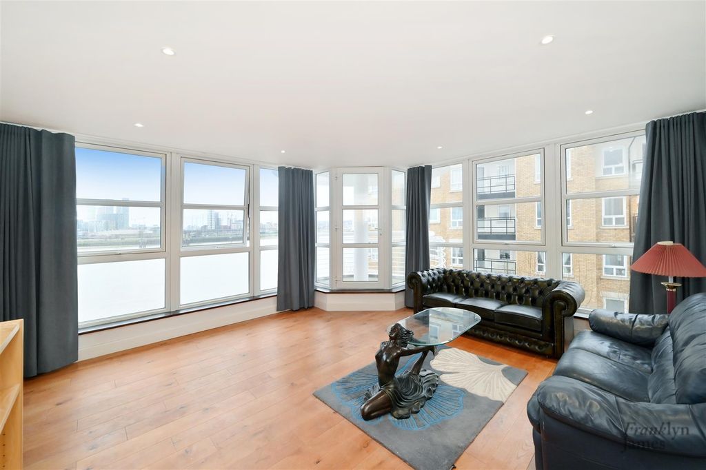 Property photo 1 of 11 Pierhead-Lock (1).Jpg