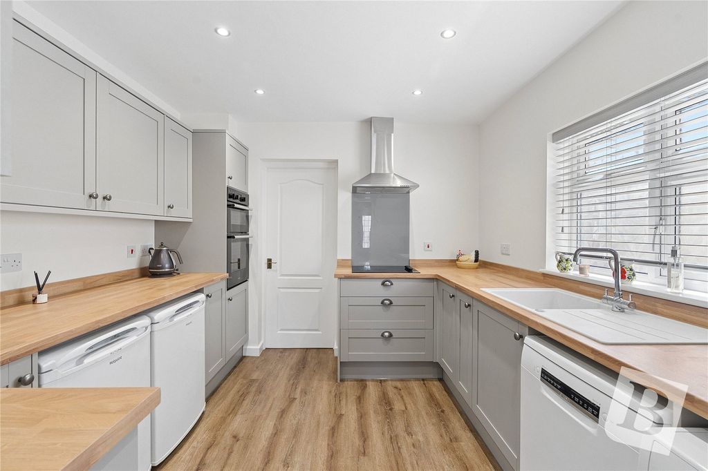 Property photo 2 of 12 Kitchen