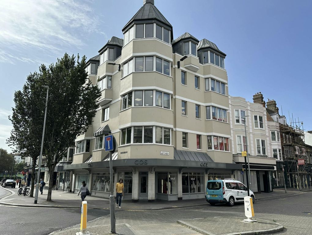 Property photo 1 of 5 Castle Square