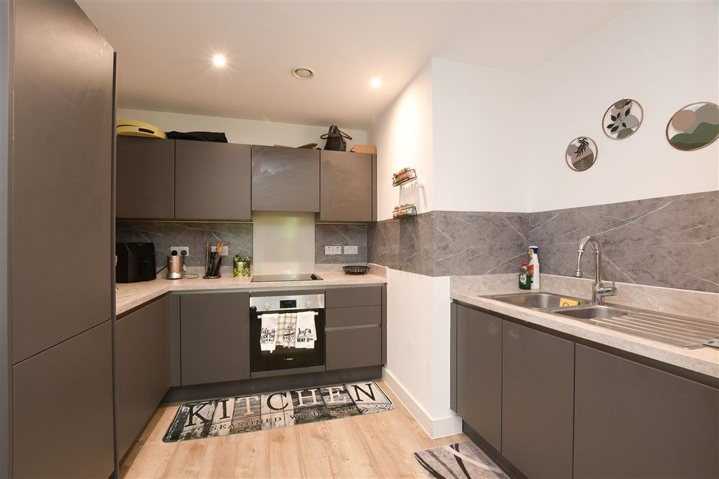 Property photo 3 of 9 Kitchen