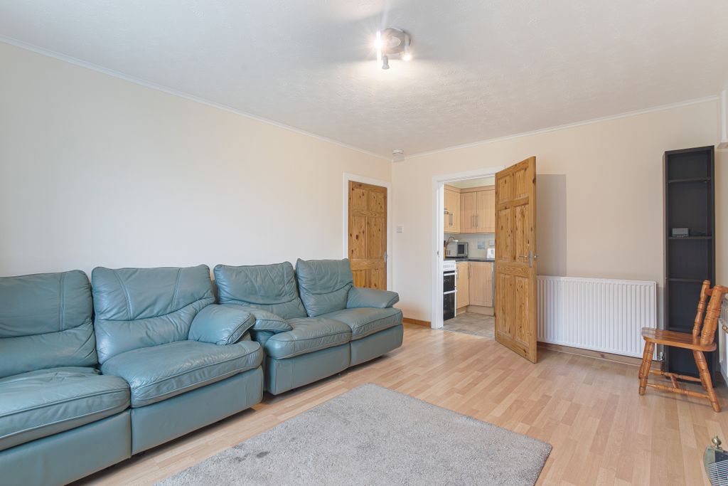 Property photo 3 of 12 Livingangle2