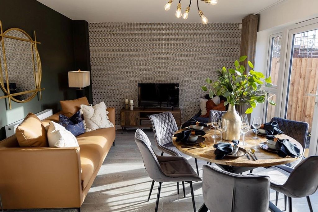 Property photo 2 of 8