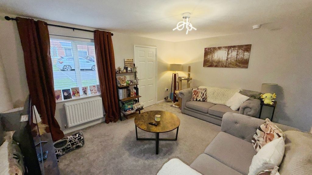 Property photo 3 of 16 Lounge