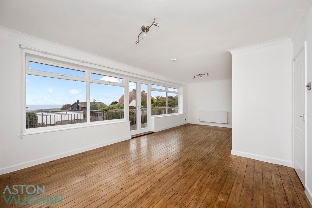 Property photo 2 of 14 5599671
