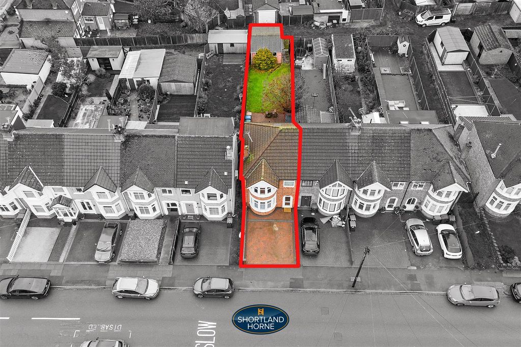 Property photo 2 of 25 72 Eversleigh Road (3 Of 27).Jpg