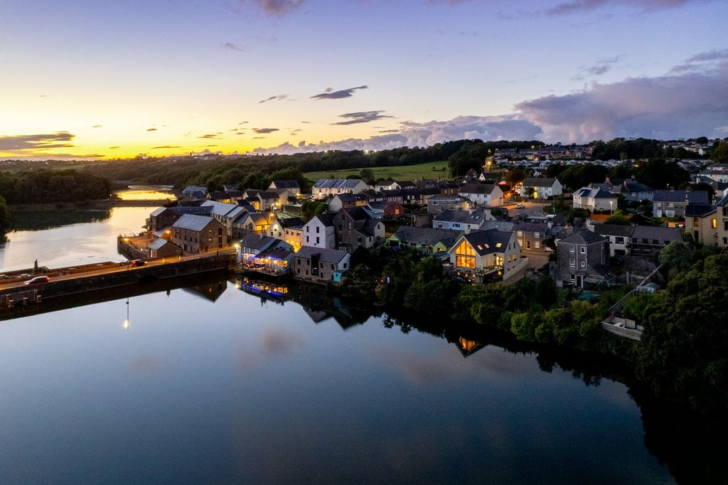 Property photo 2 of 37