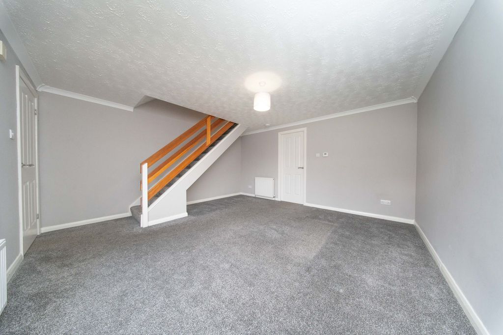 Property photo 3 of 15 Lounge