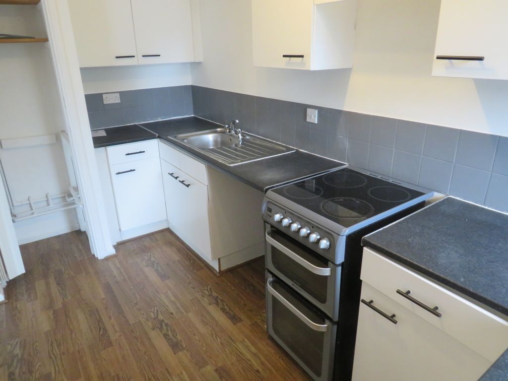 Property photo 3 of 8 Kitchen