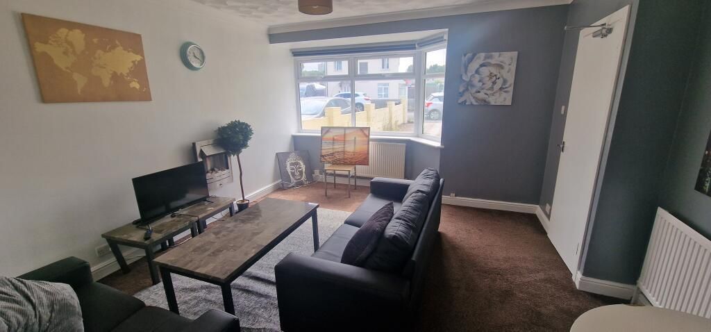 Property photo 2 of 12 Lounge