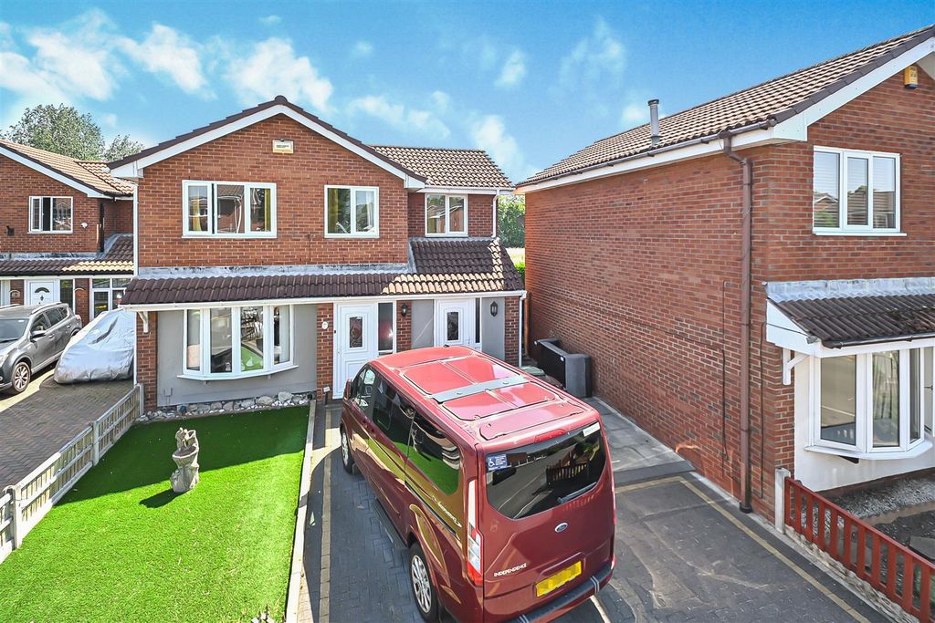 Property photo 1 of 23 6 Congresbury Road External.Jpg