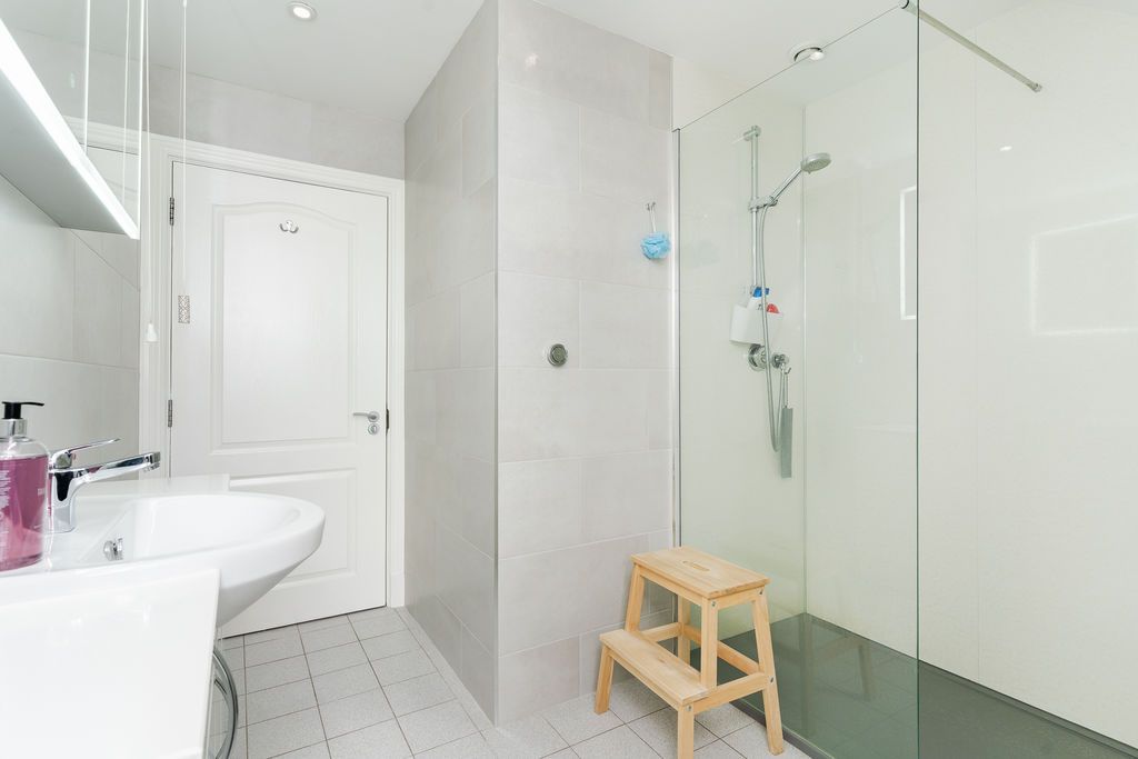 Additional image 14 of 4 bed flat for saleGlynne Tower, Bridgeman Road, Penarth CF64