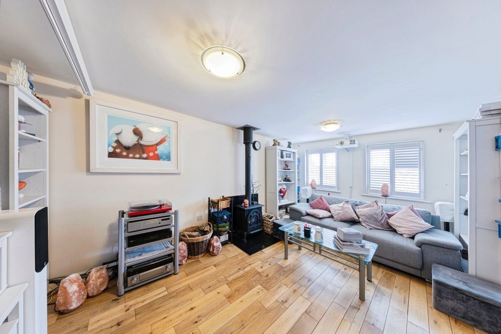 Property photo 3 of 25 Pbox-Img.Jpg