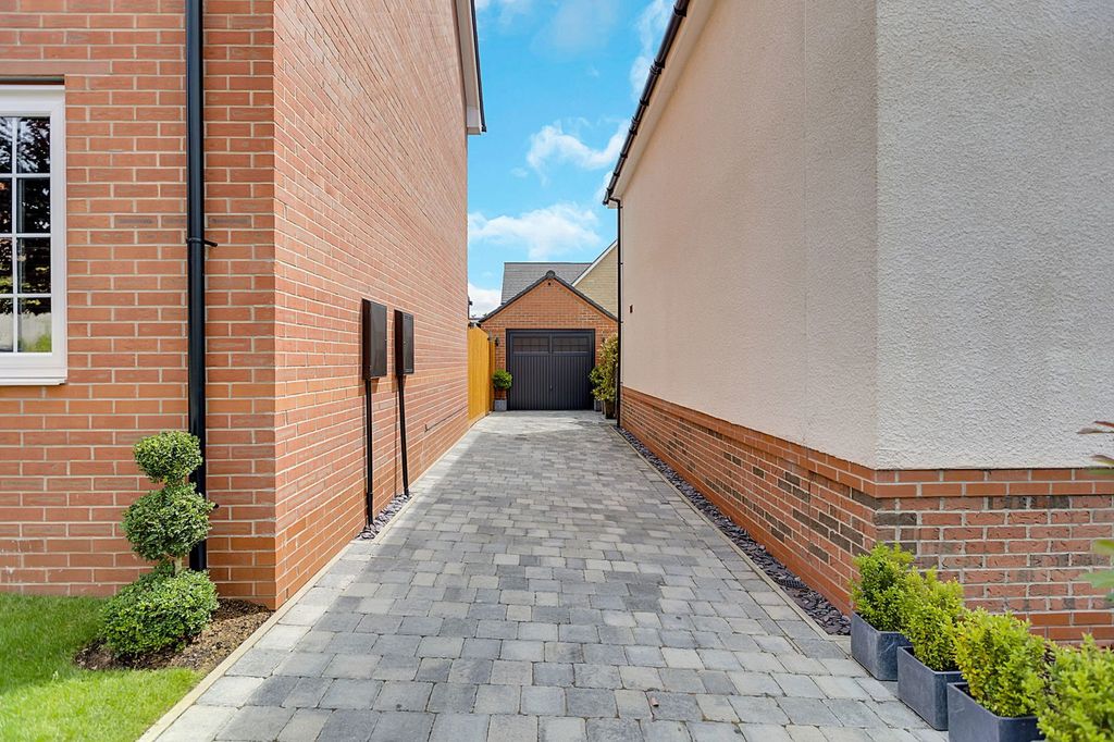 Property photo 2 of 38