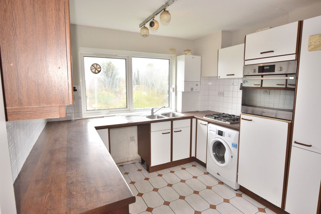 Property photo 3 of 7 Kitchen