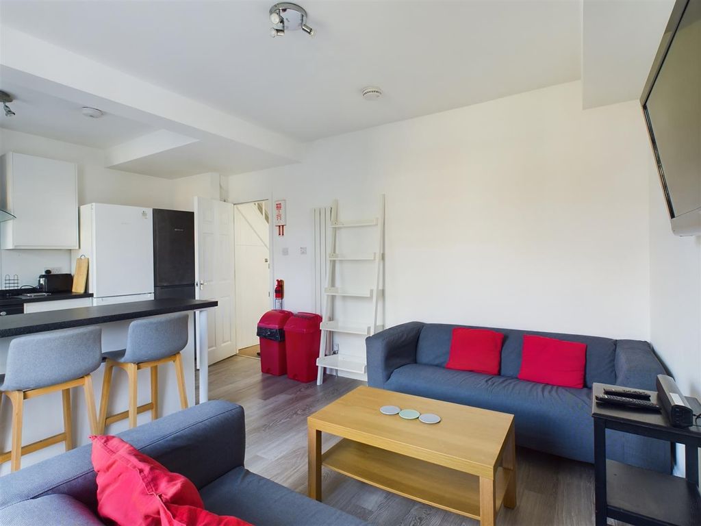 Property photo 3 of 14 Cam02534G0-Pr0028-Still023.Jpg