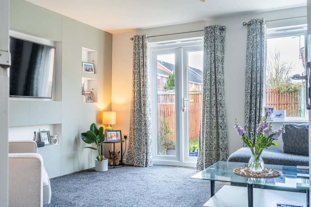 Property photo 3 of 18 Living Room