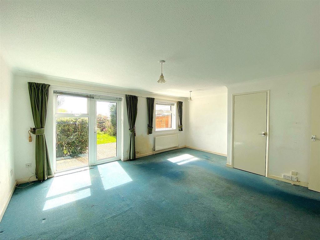 Property photo 3 of 12 2 Glebe Close - Lounge1.Jpg