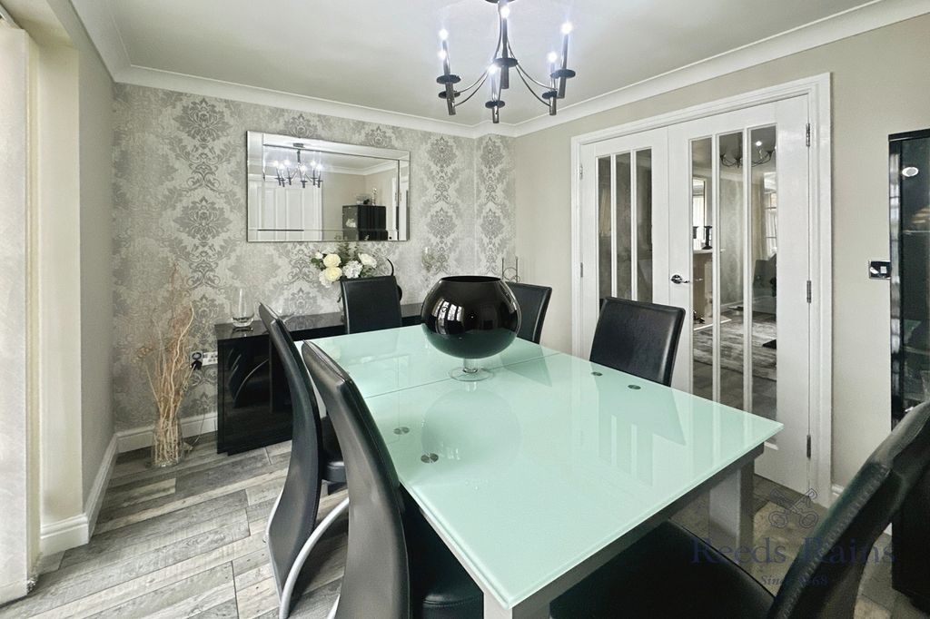 Property photo 3 of 24 Dining Room