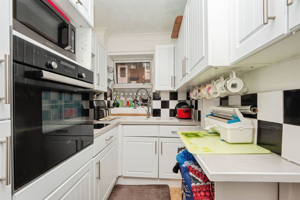 Property photo 3 of 17