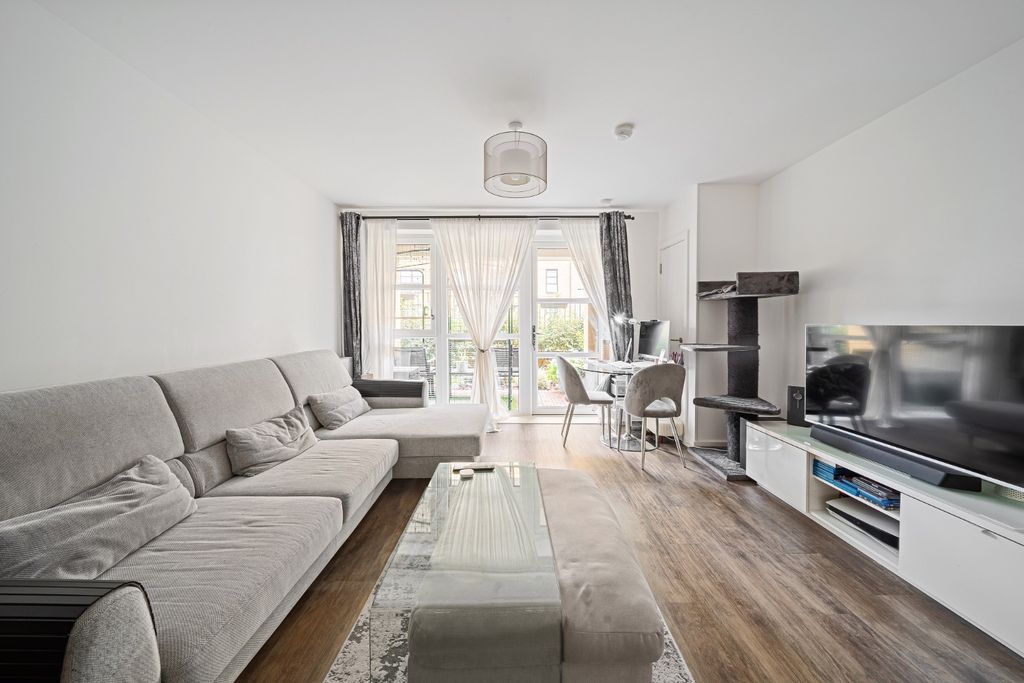 Property photo 2 of 11 4328532