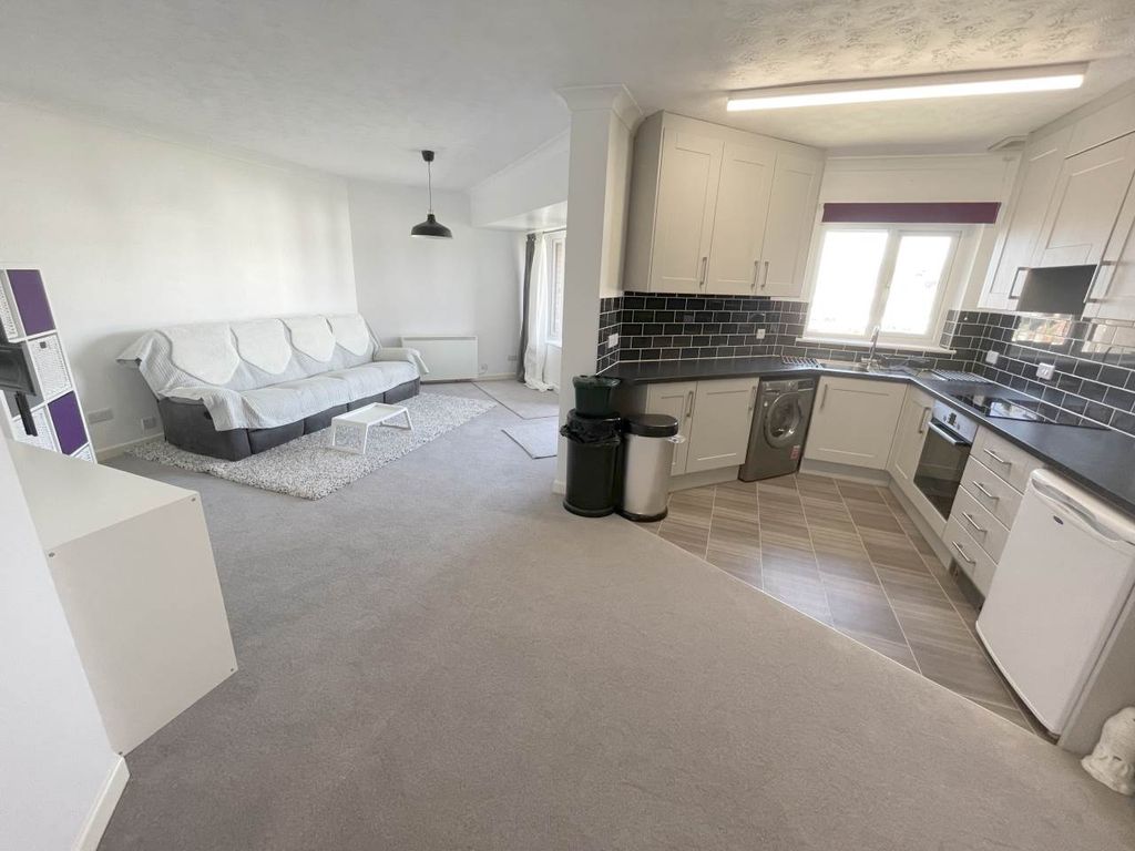 Property photo 3 of 10 Open Plan