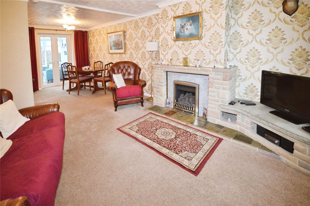 Property photo 3 of 20 Lounge Area