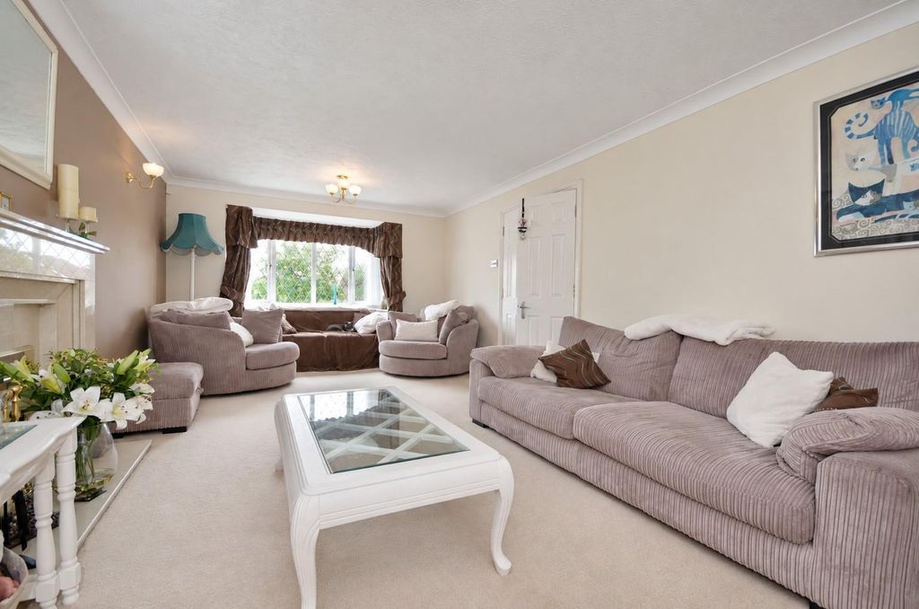 Property photo 3 of 18